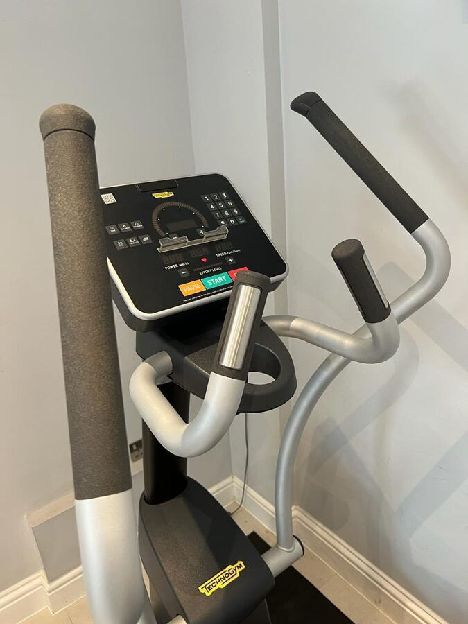 Эллиптический тренажер Technogym foto 2