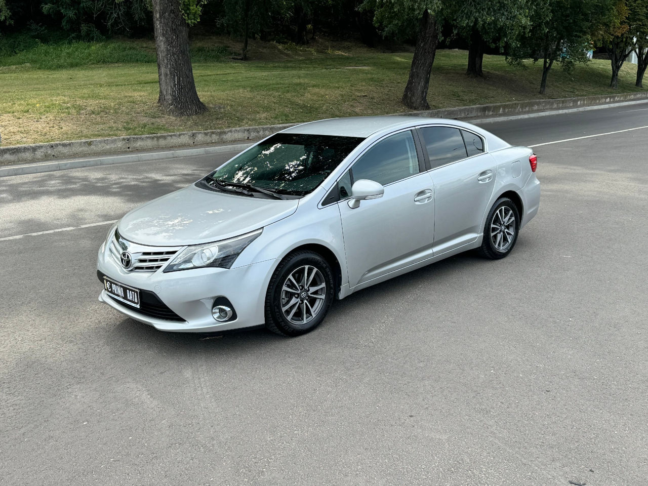 Toyota Avensis foto 2