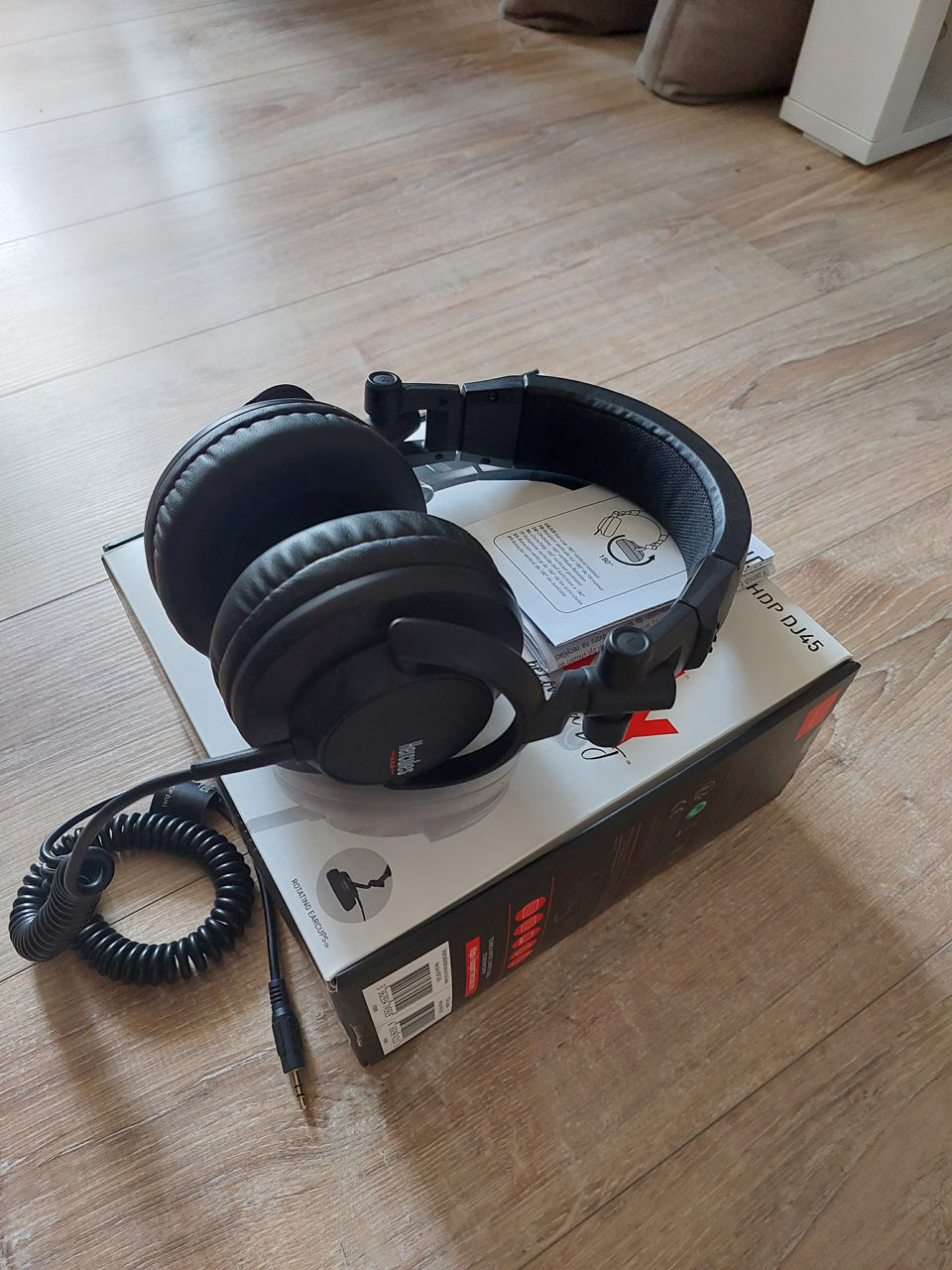 Диджейские наушники Hercules DJ45 - достойный звук и качество.