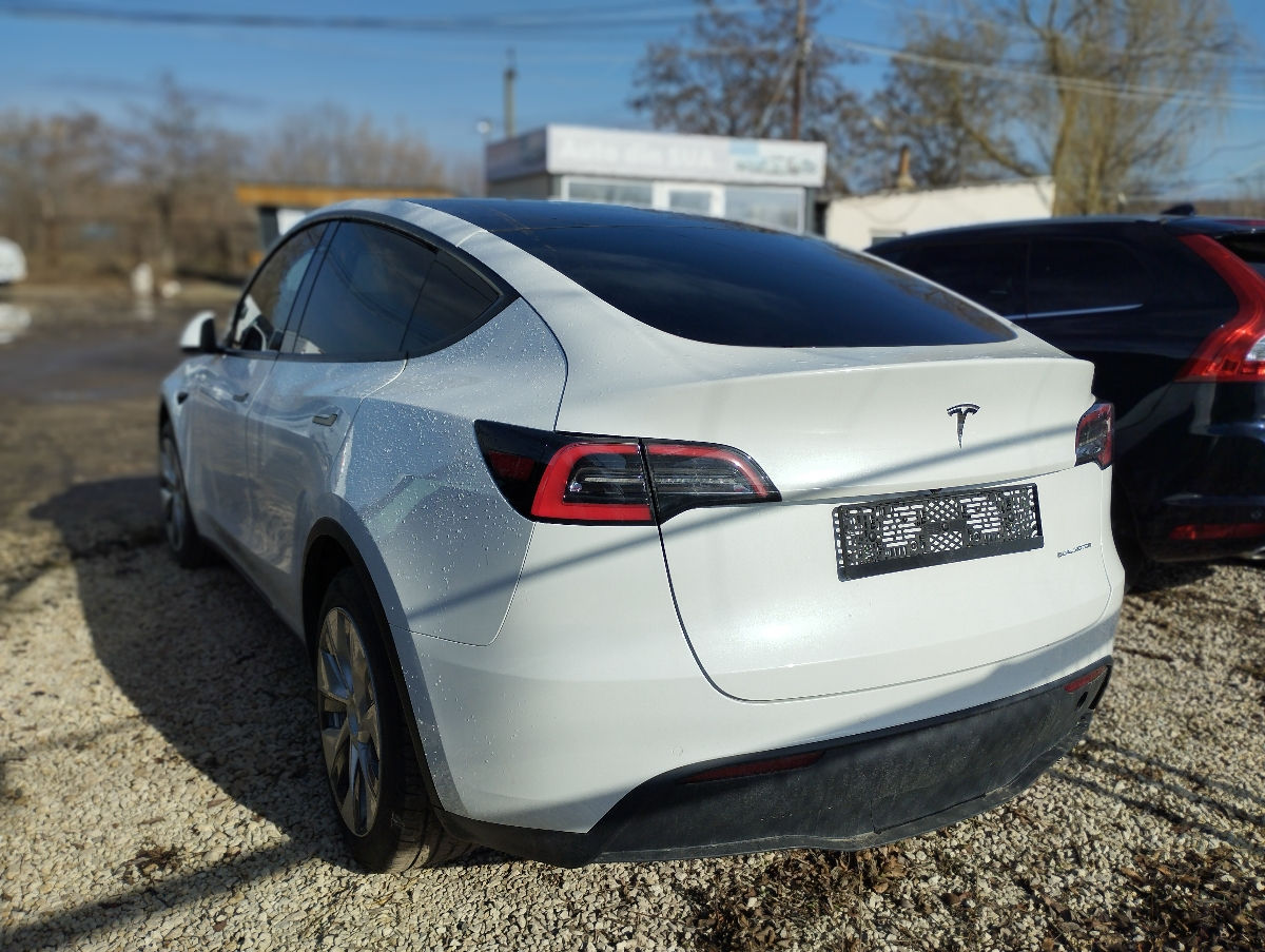 Tesla Model Y foto 4