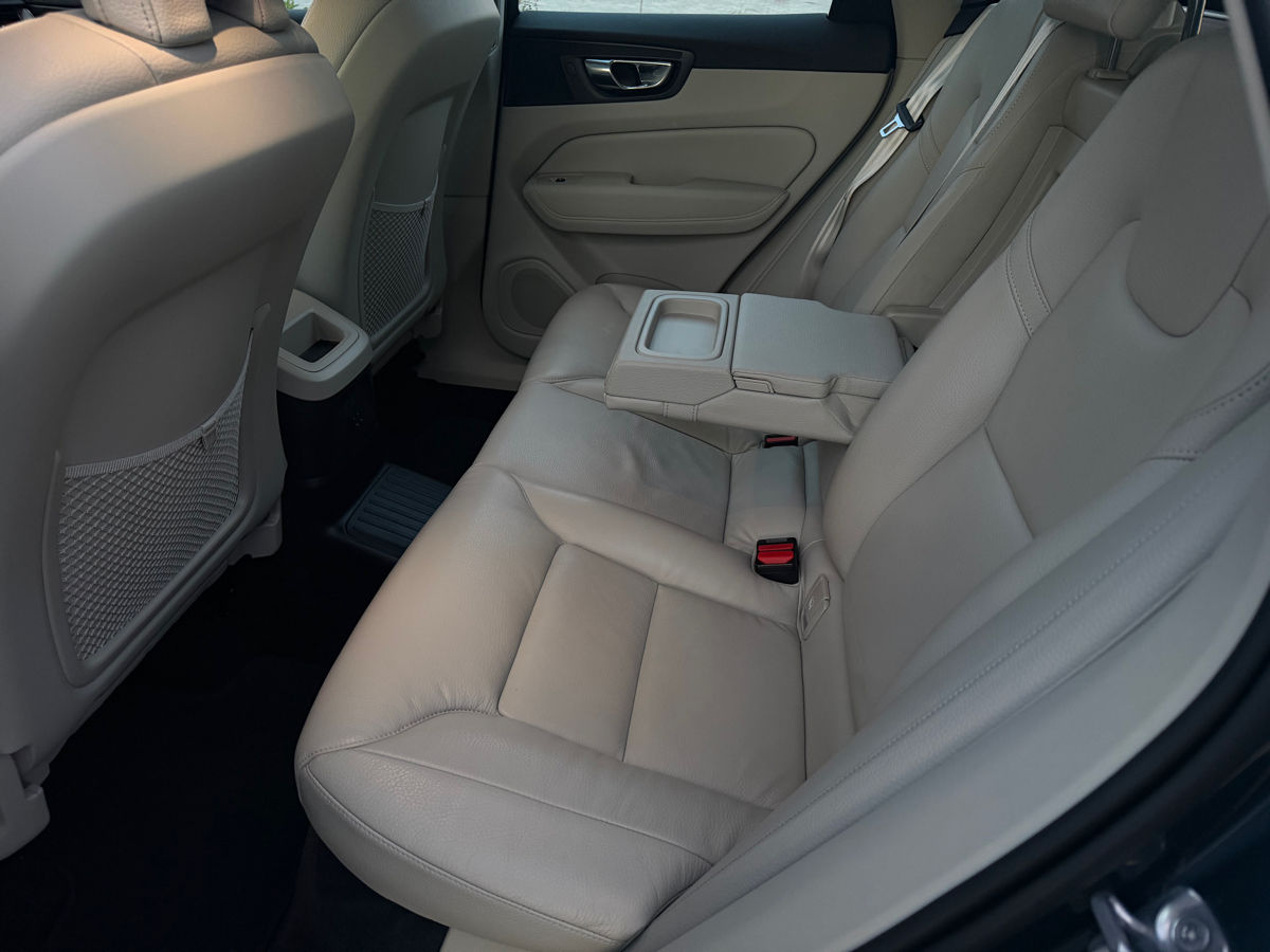 Volvo XC60 2021 photo 9