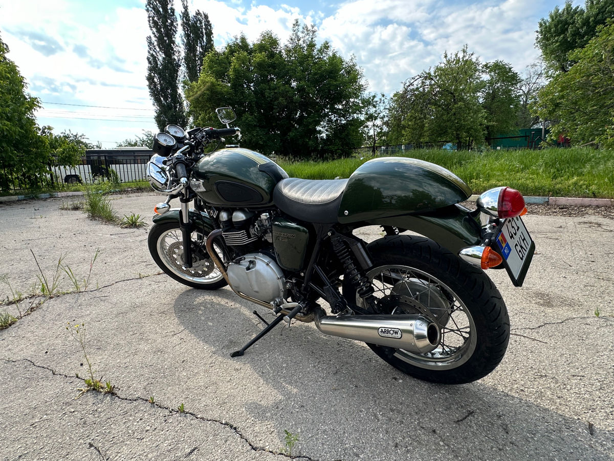 Triumph Thruxton 900 foto 1