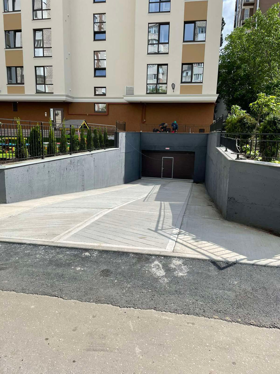 Se vinde parcarea subterană nr.2 la preț de 25 000 euro, str. Alba Iulia 23/6 foto 0