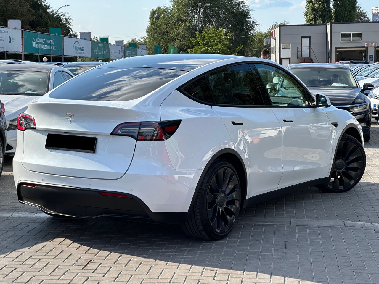 Tesla Model Y foto 3