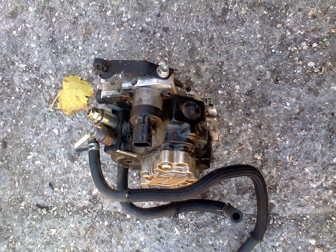 Pompa de motorina e 12 d4d     -     разборка toyota=corolla,Yaris... foto 0