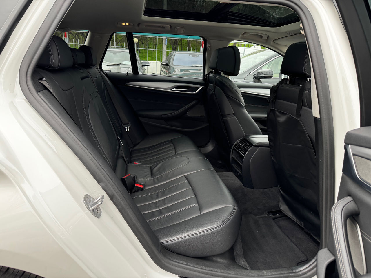 BMW 5 Series foto 15