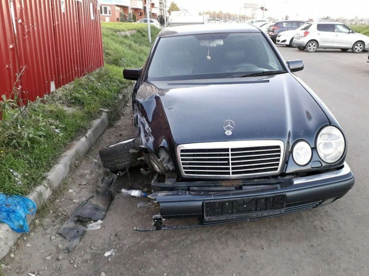 Mercedes E-Class foto 0