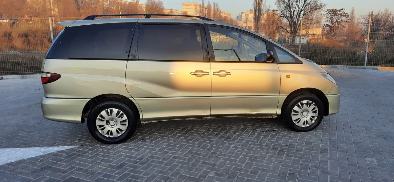 Toyota Previa foto 2