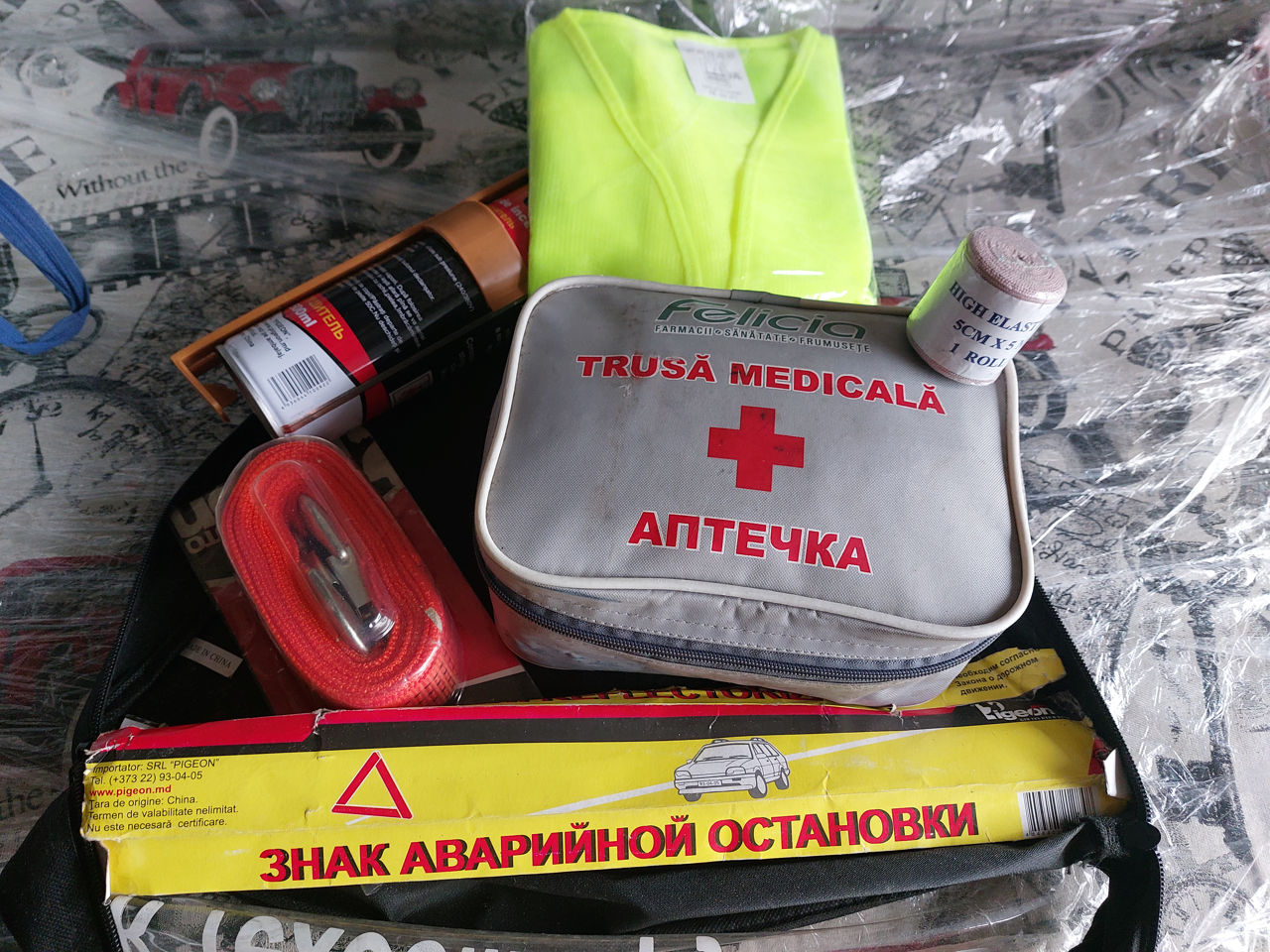 Автомобильная аптечка, огнетушитель, знак аварийной остановки / Trusa  medicala, stingator, triunghi