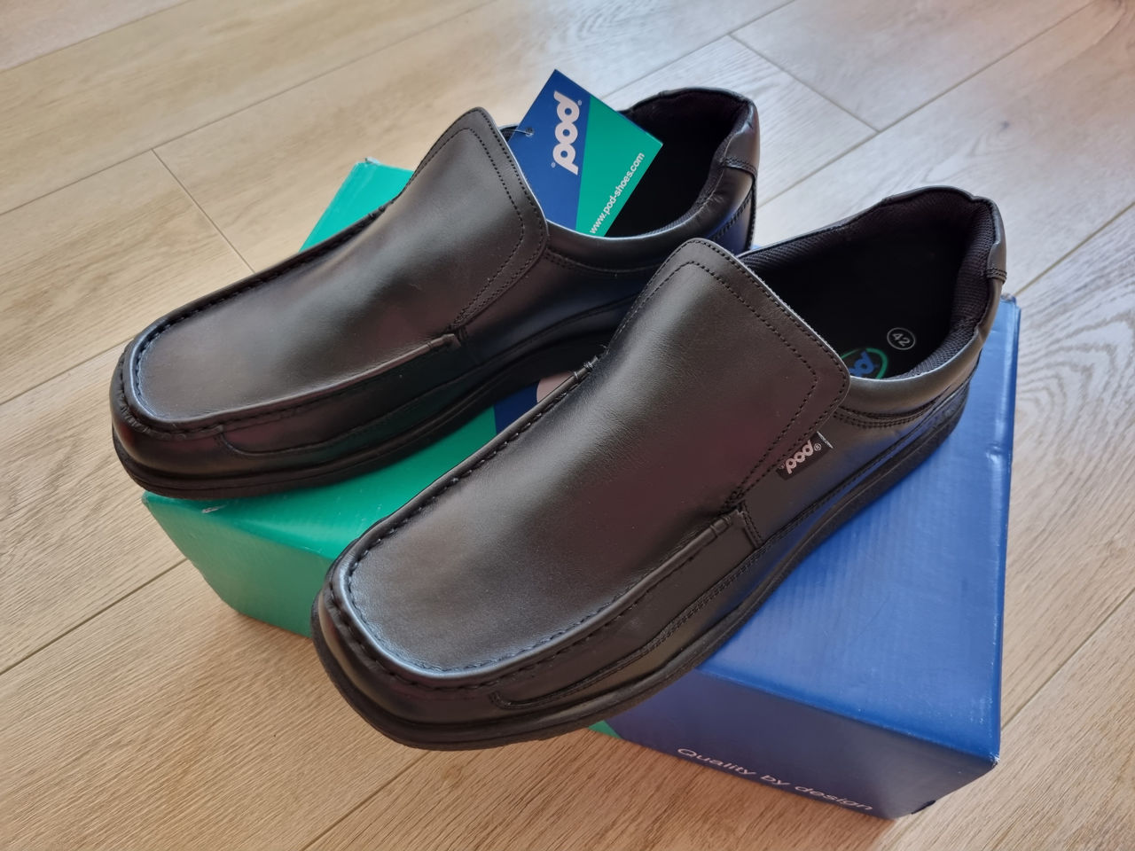 Kickers pod shoes for crews