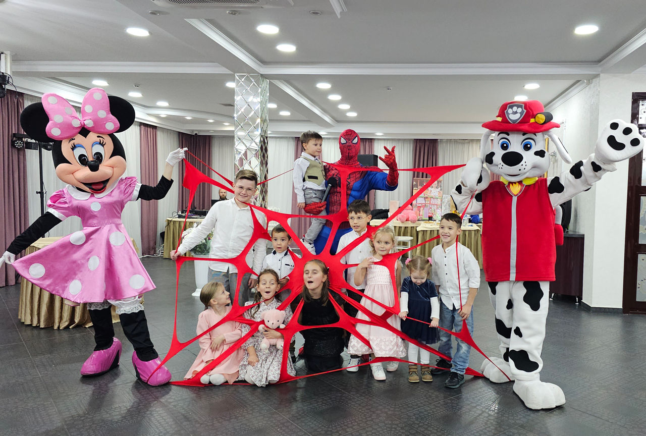 Mickey si minnie mouse animatori in Moldova / costumatie roz / микки и минни маус аниматоры foto 5