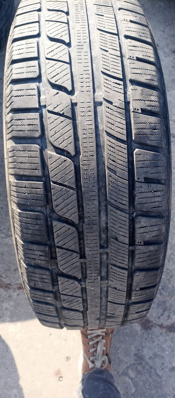 Зимняя резина 235 /70 / R16 . 108H