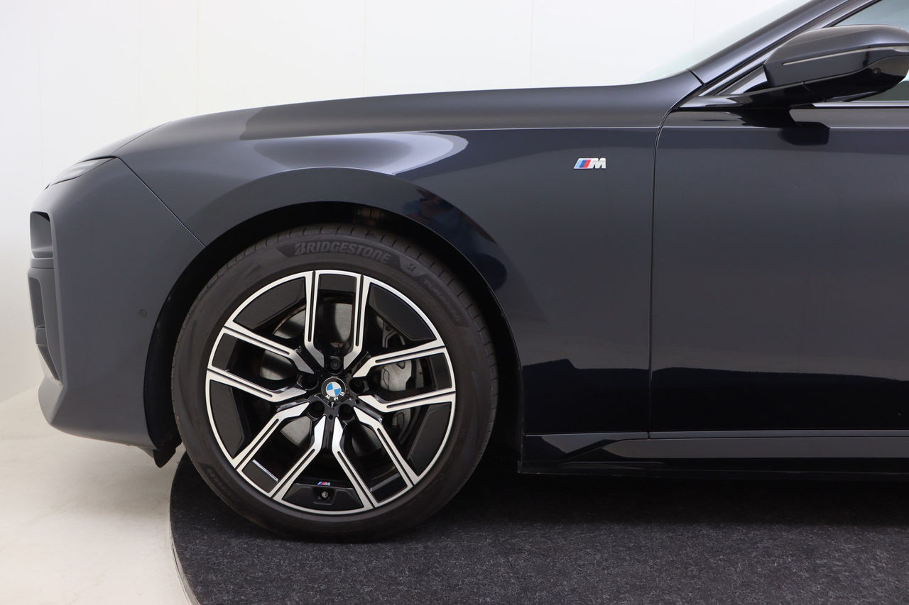 BMW i7 foto 6