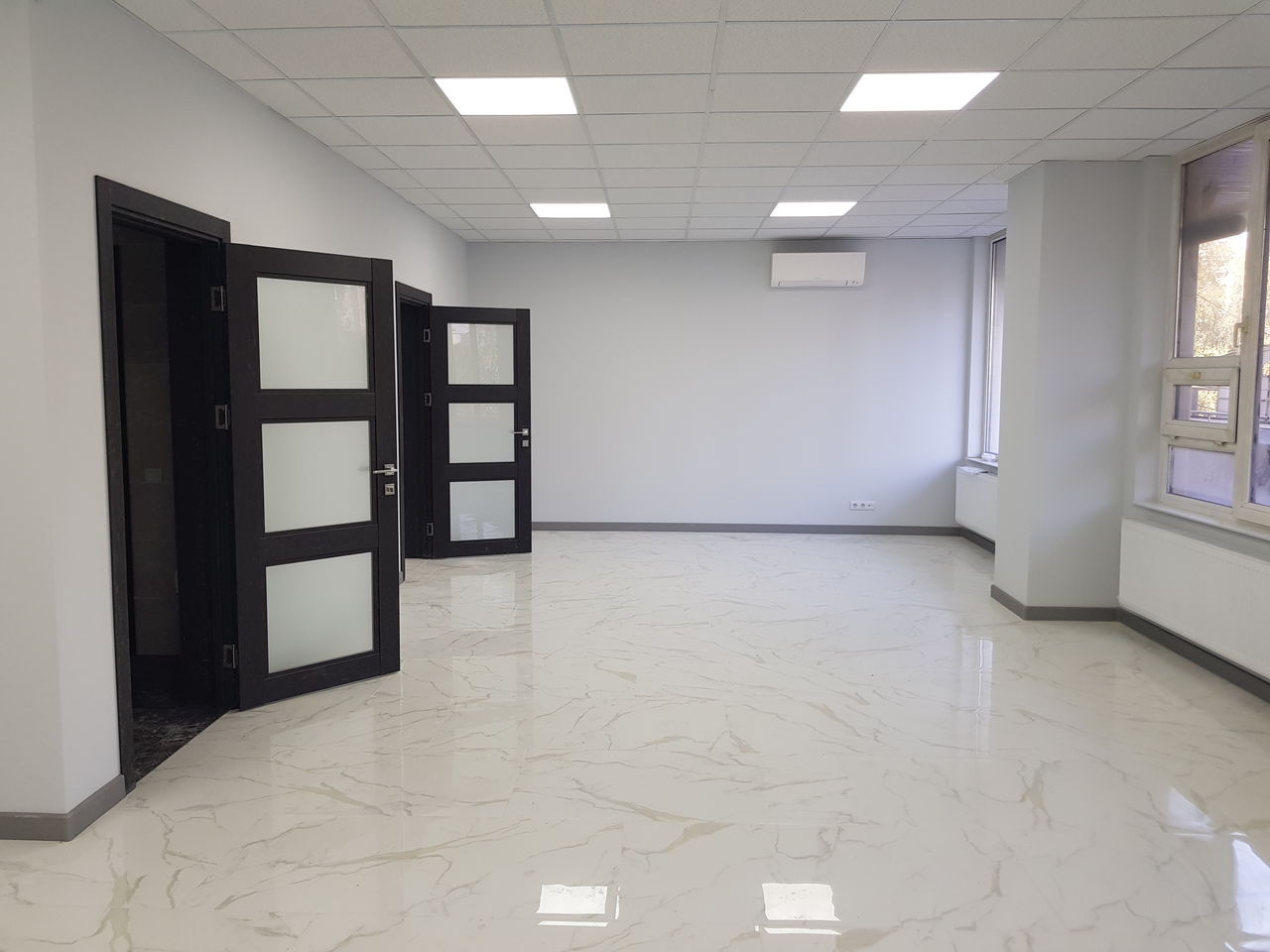 Chirie Spațiu comercial cu amplasare comodă pe Prima Linie la str. Mircea cel Bătrân. фото 5