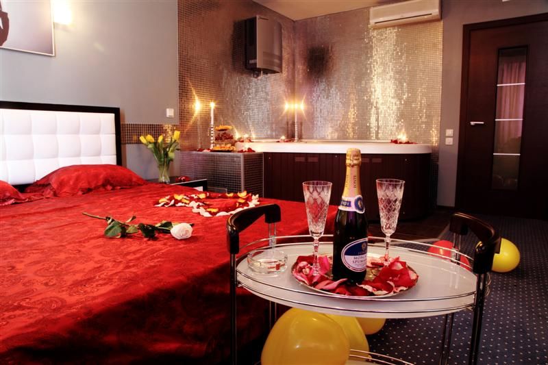 romanticheskoe-svidanie-dovelo-molodih-do-posteli-video-foto-porno-roliki-zrelih-zhenshin-konchayut