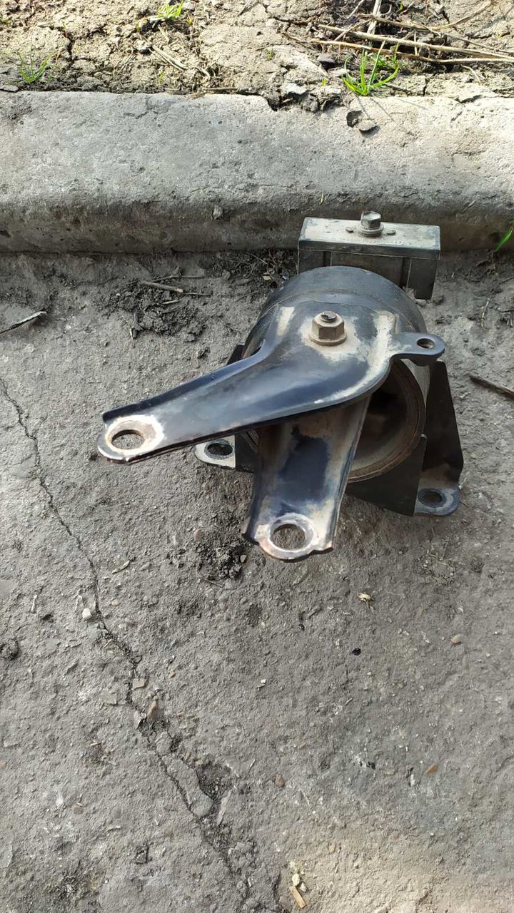 подушка мотора Toyota Corola