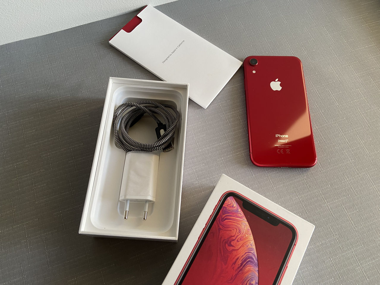 Продам Apple iPhone XR - 64Gb (Red). Идеальное состояние!