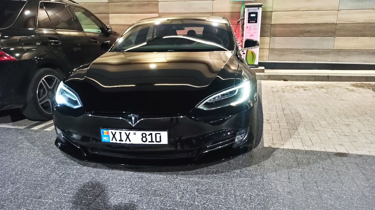 Tesla Model S foto 1