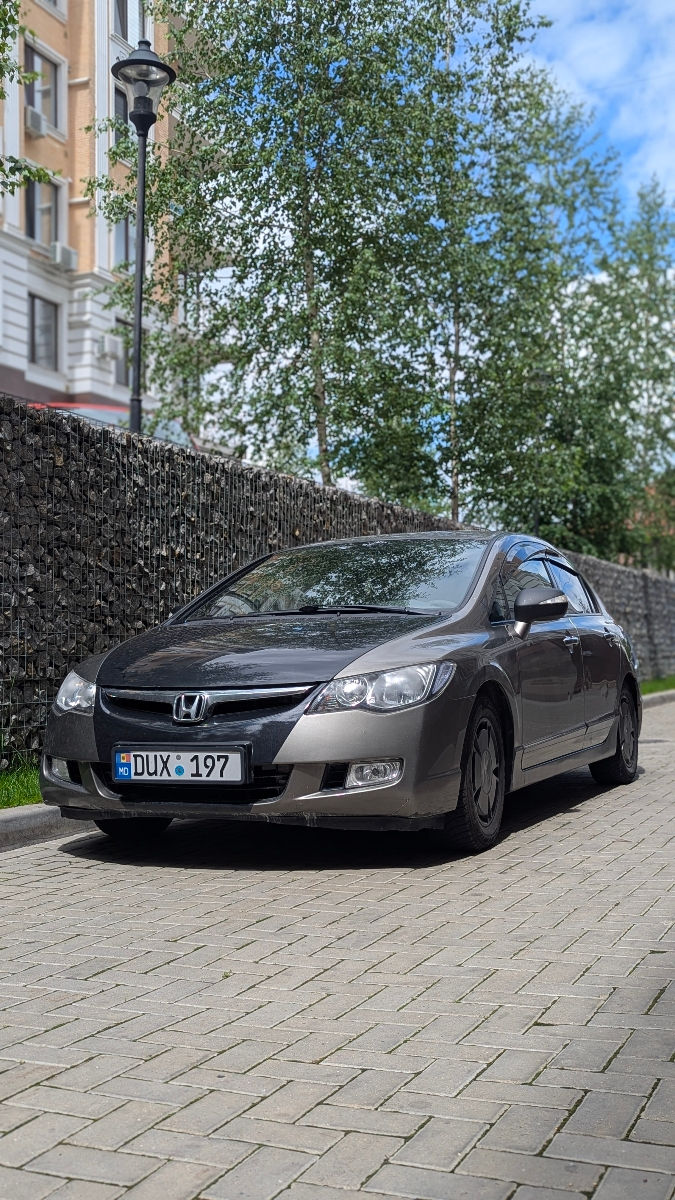 Honda Civic 2008 г. с пробегом 268000 км, Мягкий гибрид (бензин), 4300 €