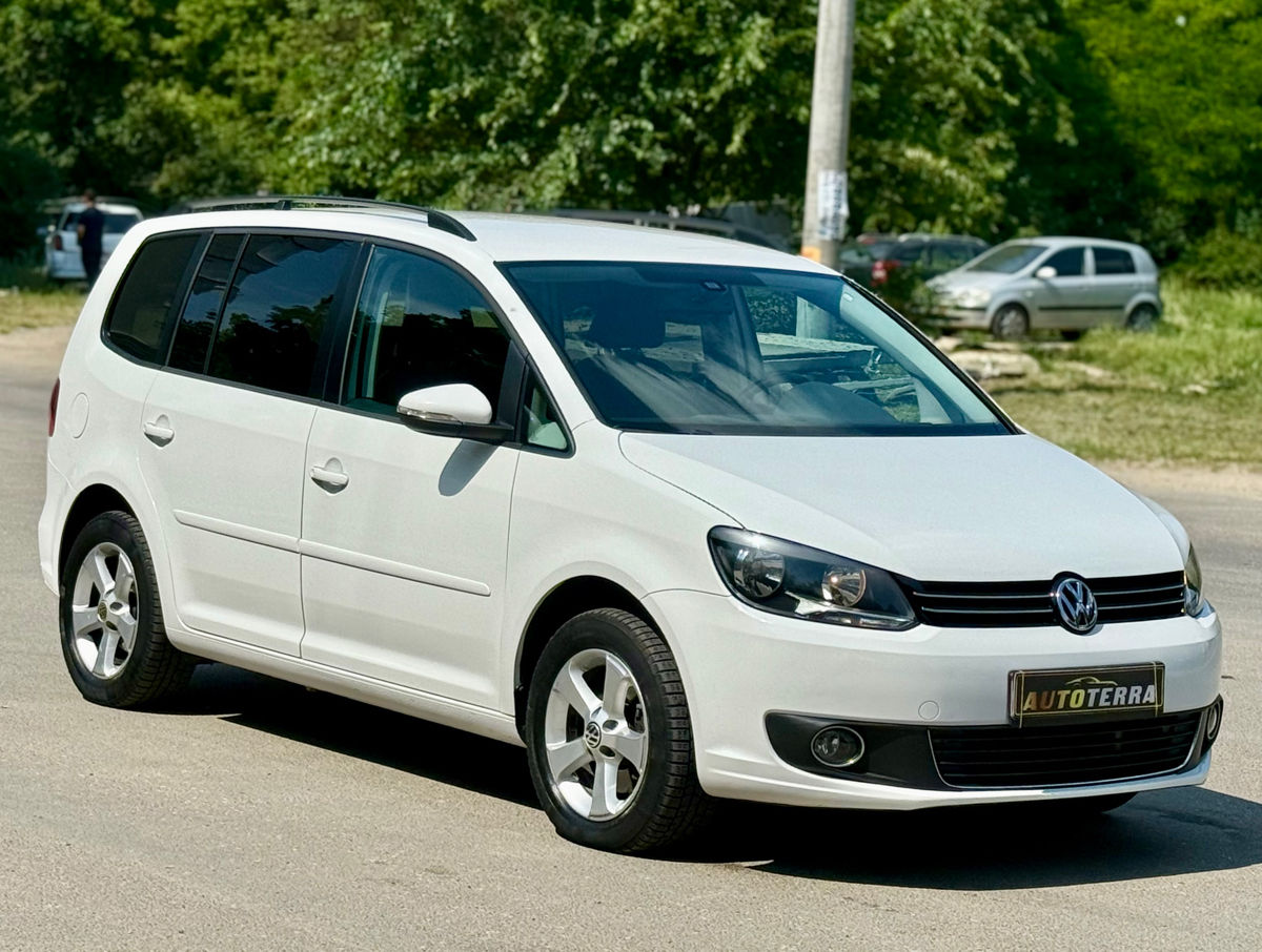 Volkswagen Touran фото 0