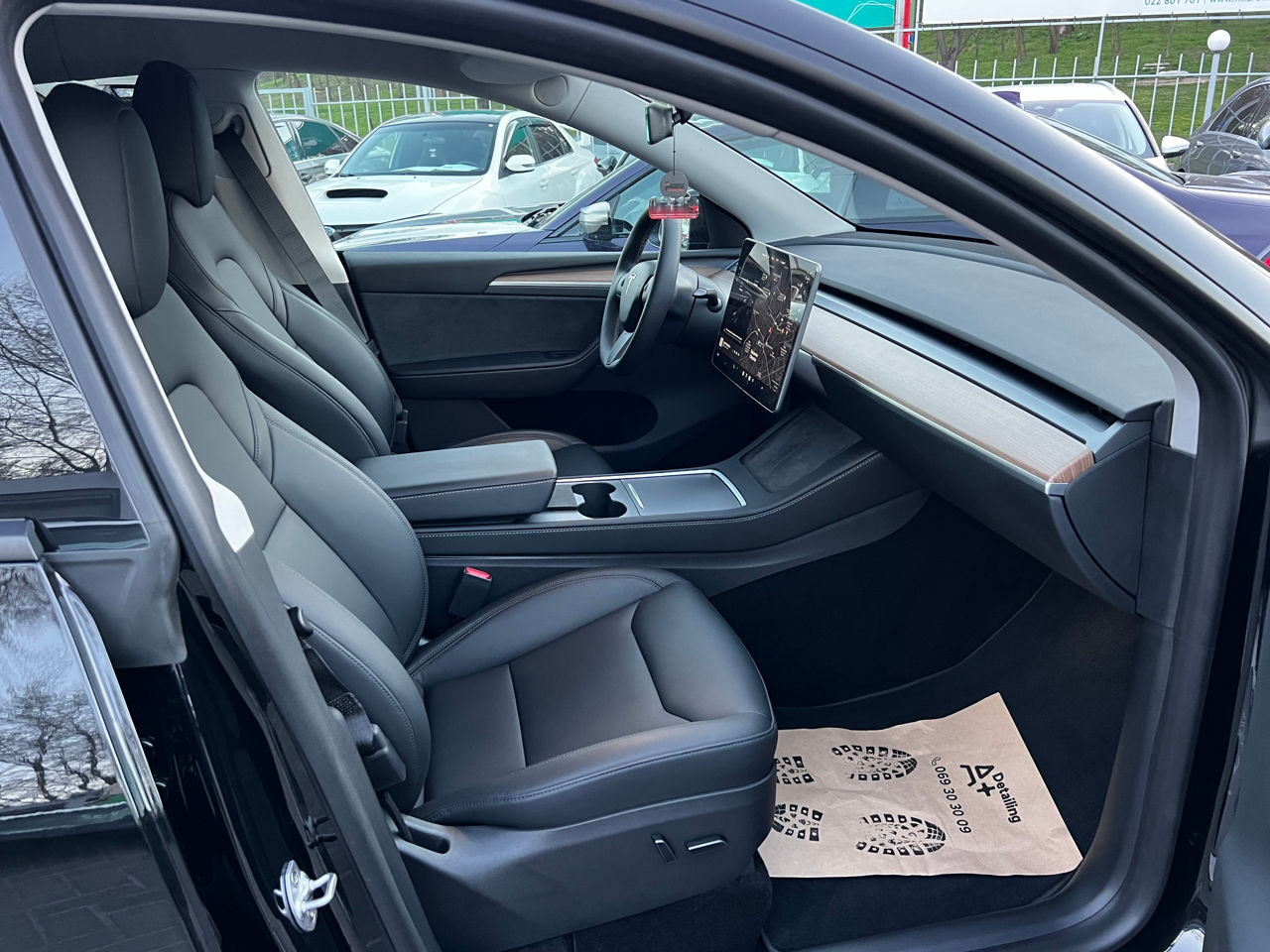 Tesla Model Y foto 16