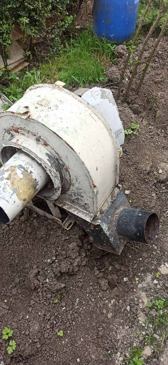Vând motor electric 1.8 kw. foto 0