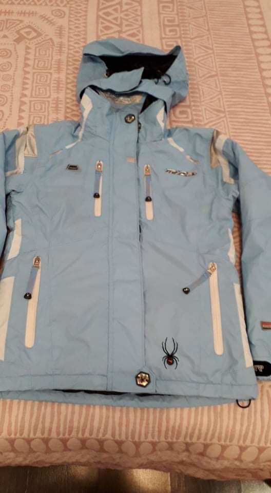 Costum pentru SKY stare foarte buna