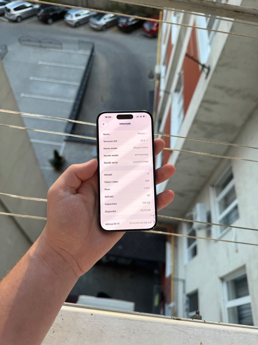 Қынап бейнесімен қысылған пенис Киінетін бөлмеде соратын балапандар видео