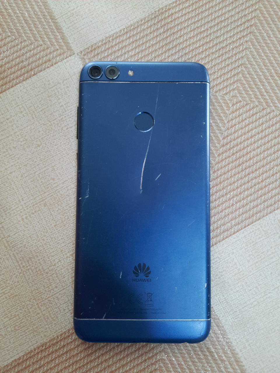 Huavei.model.FIG-LX1.la pesă.ecranul nu lucriaza dar în rest lucriaza ...