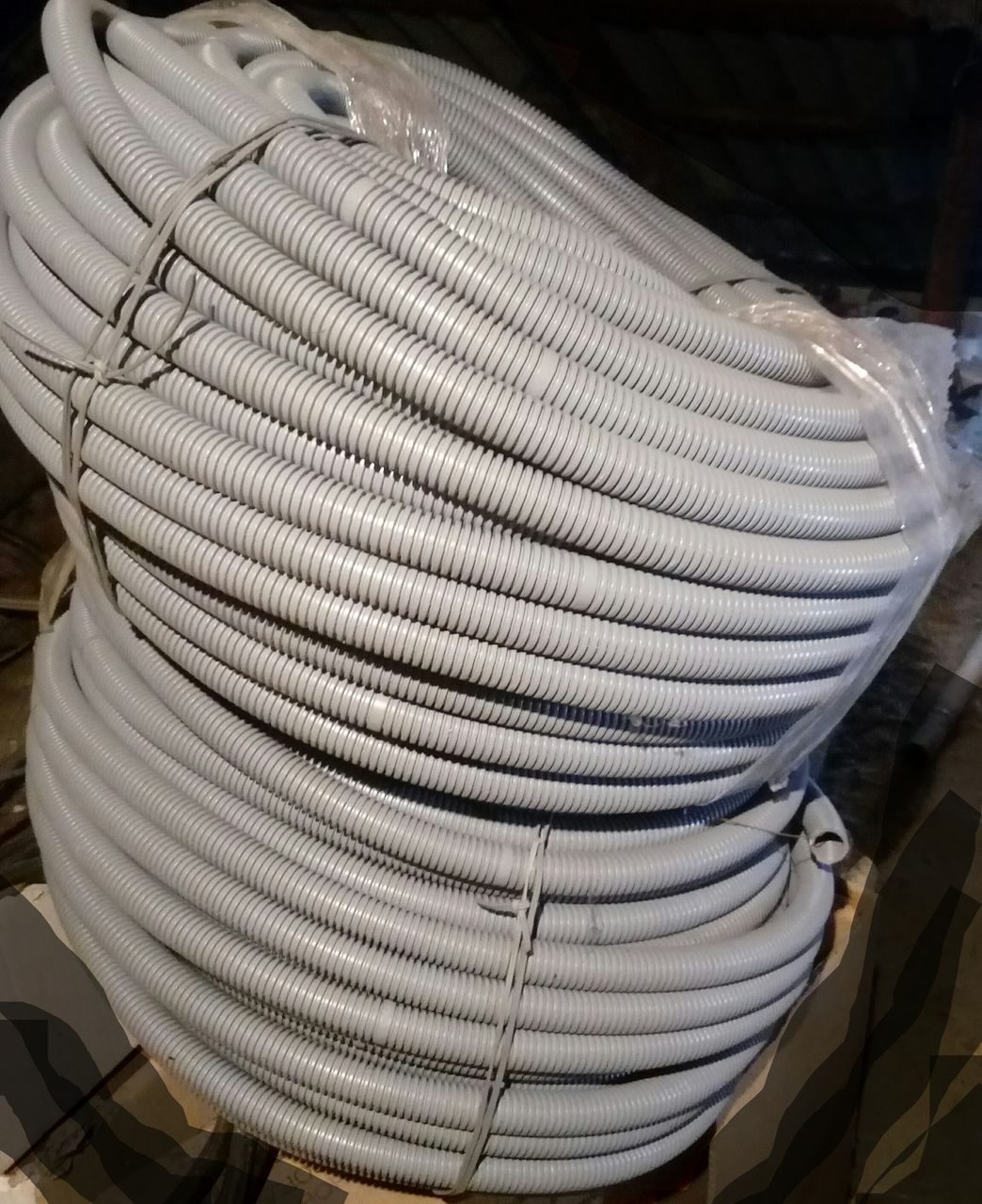 Гофра белого цвета. Белая гофра для кабеля 20мм. Гофра для слаботочного кабеля 12 мм2. Гофра 35 мм для кабеля. Гофра 40 мм для кабеля 4 кабеля.