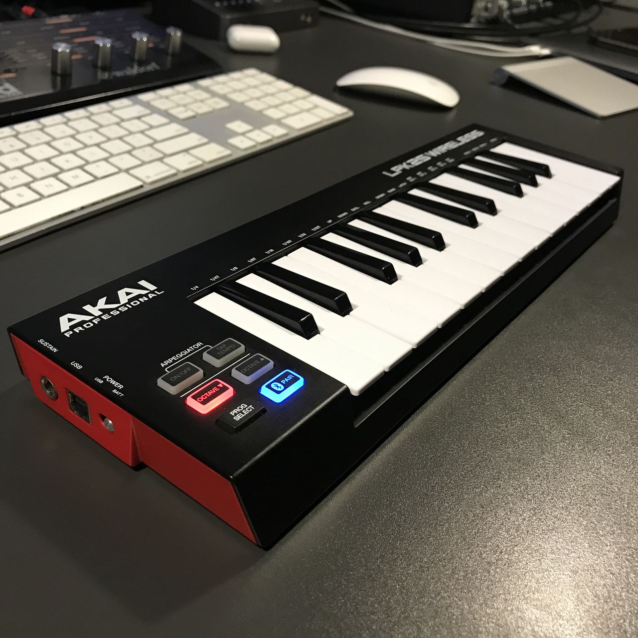 Akai LPK25 wireless (bluetooth/USB)
