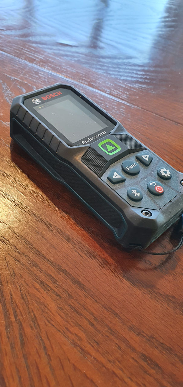 Лазерная рулетка бош с зелёным лучём, вибратором, и Bluetooth модулем.