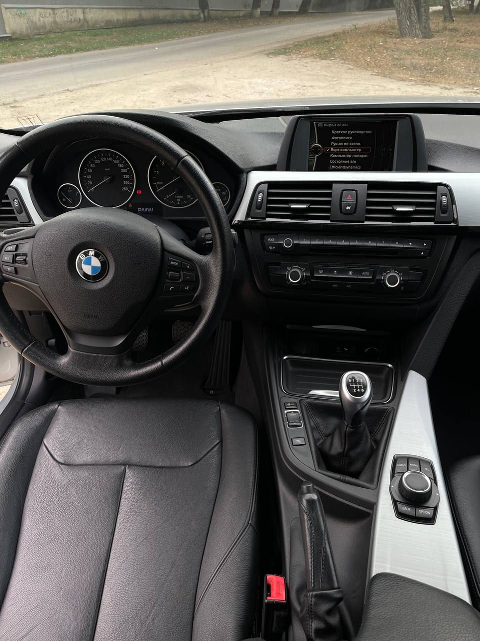 BMW 3 Series foto 6