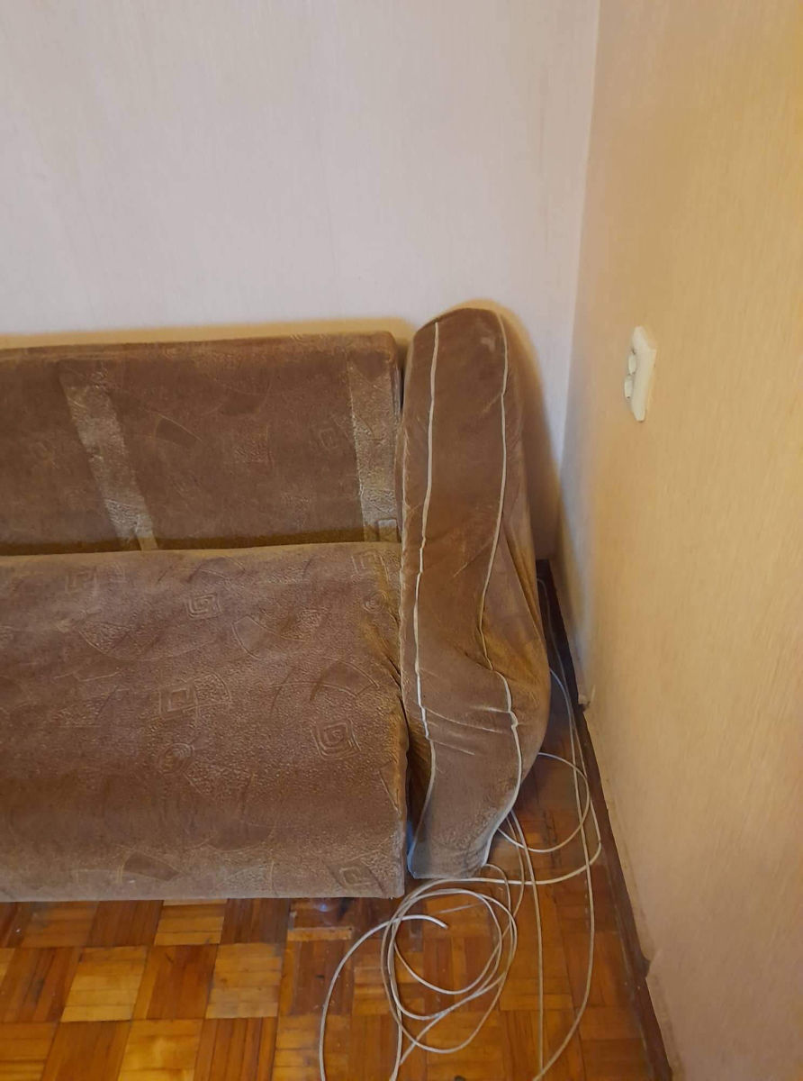 Диван раздвижной , диванчик маленький раскладной .б.у