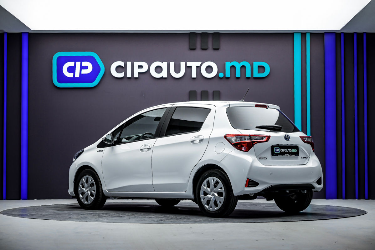Toyota Yaris фото 1