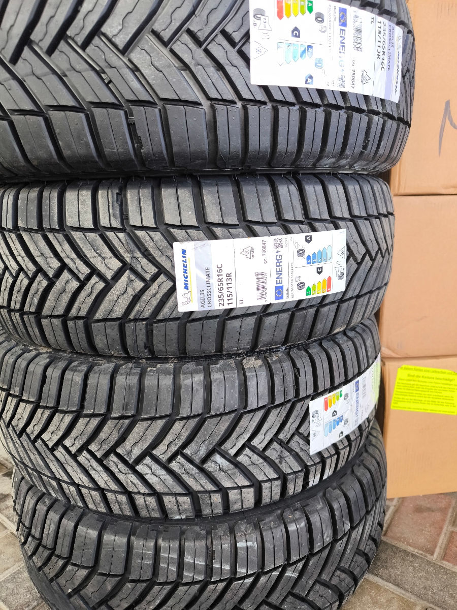 Anvelope R16C 235/65 Michelin  Agilis Crossclimate foto 0