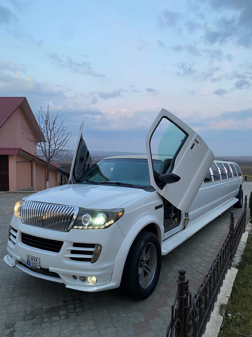 Infinity Hummer  Cadillac Lincoln foto 4