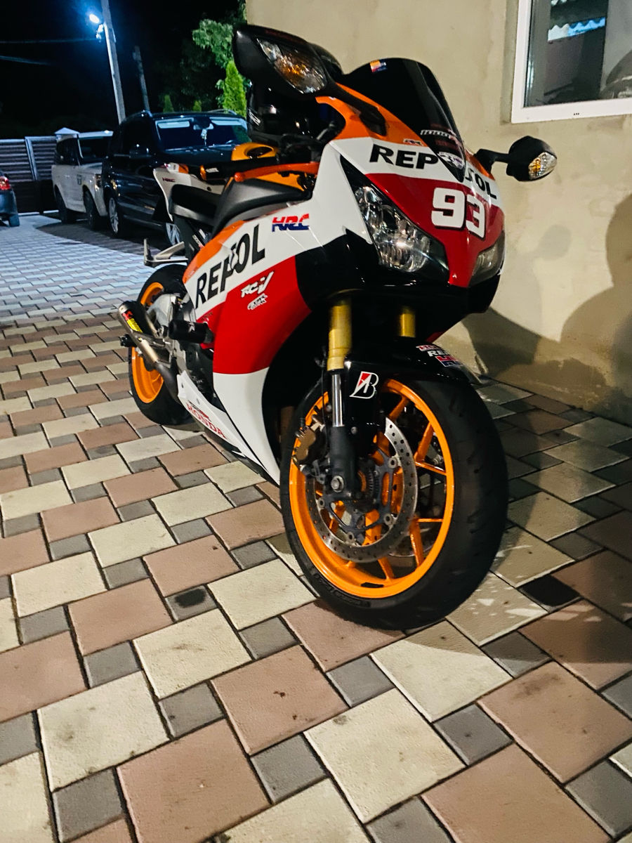 Honda Cbr 1000 Rr Fireblae foto 1