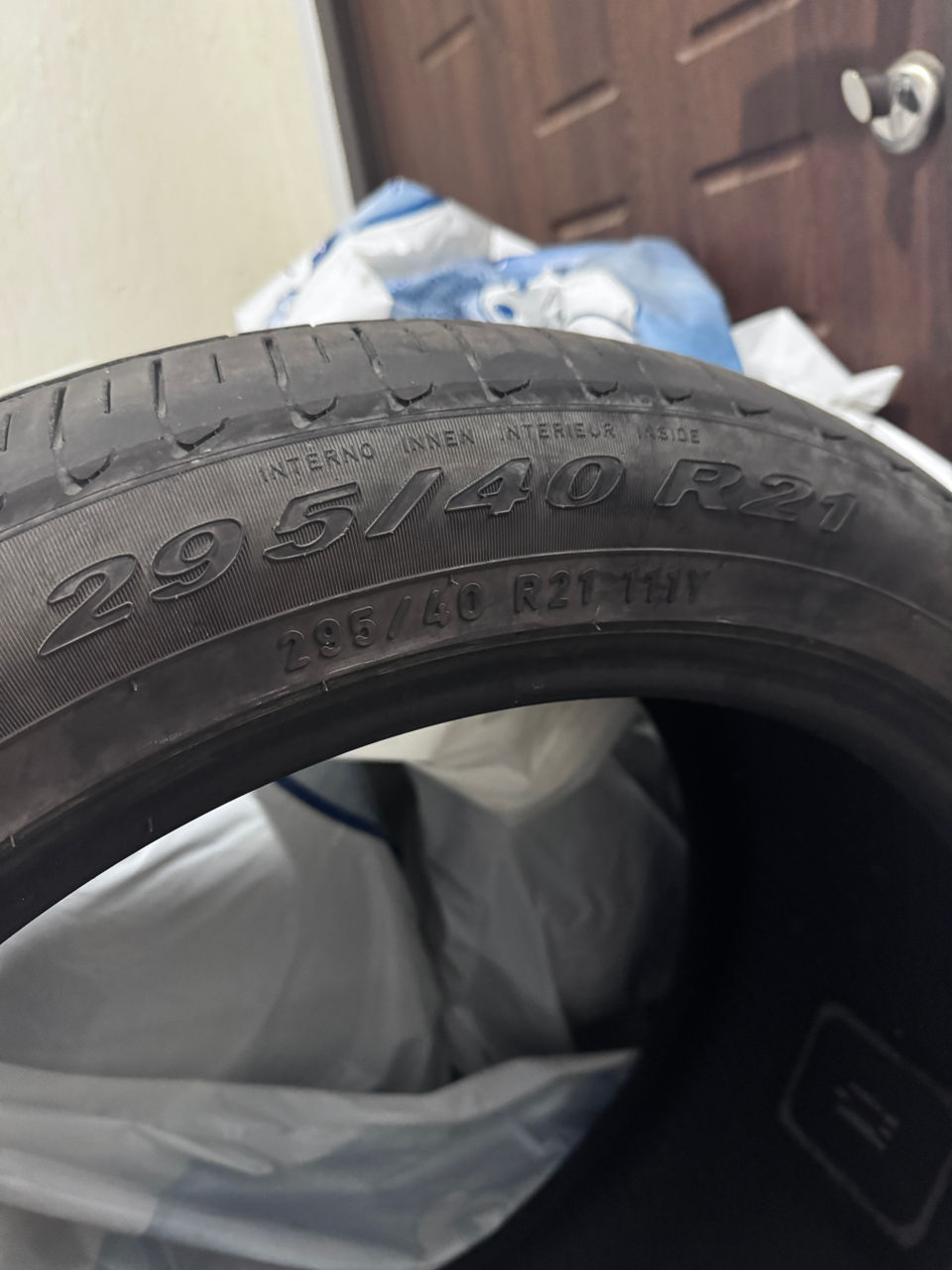 Продам Летние Скаты Pirelli 295/40r21 Лето foto 0