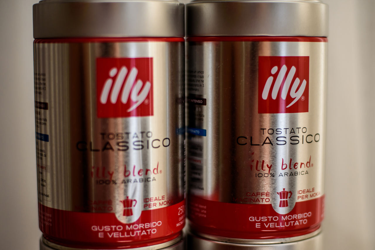 Кофе молотый illy Classico Arabica 250 г в металлической банке.