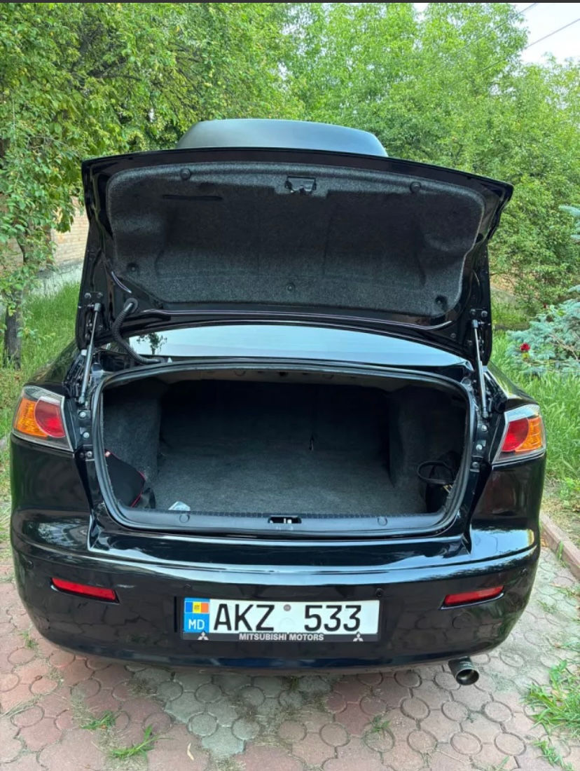 Mitsubishi Lancer foto 4