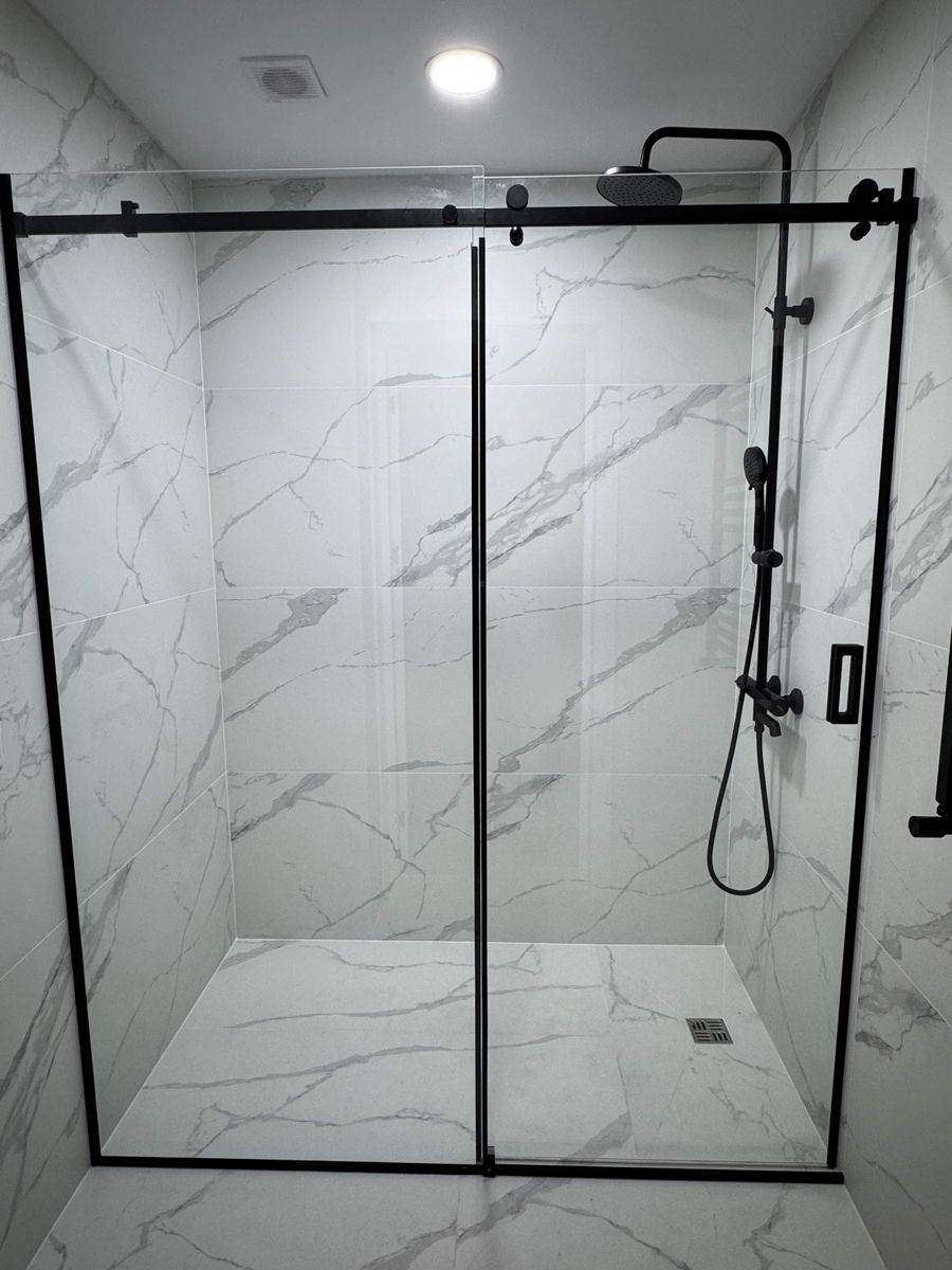 Стеклянные душевые кабины, перегородки, ограждения. фото 1