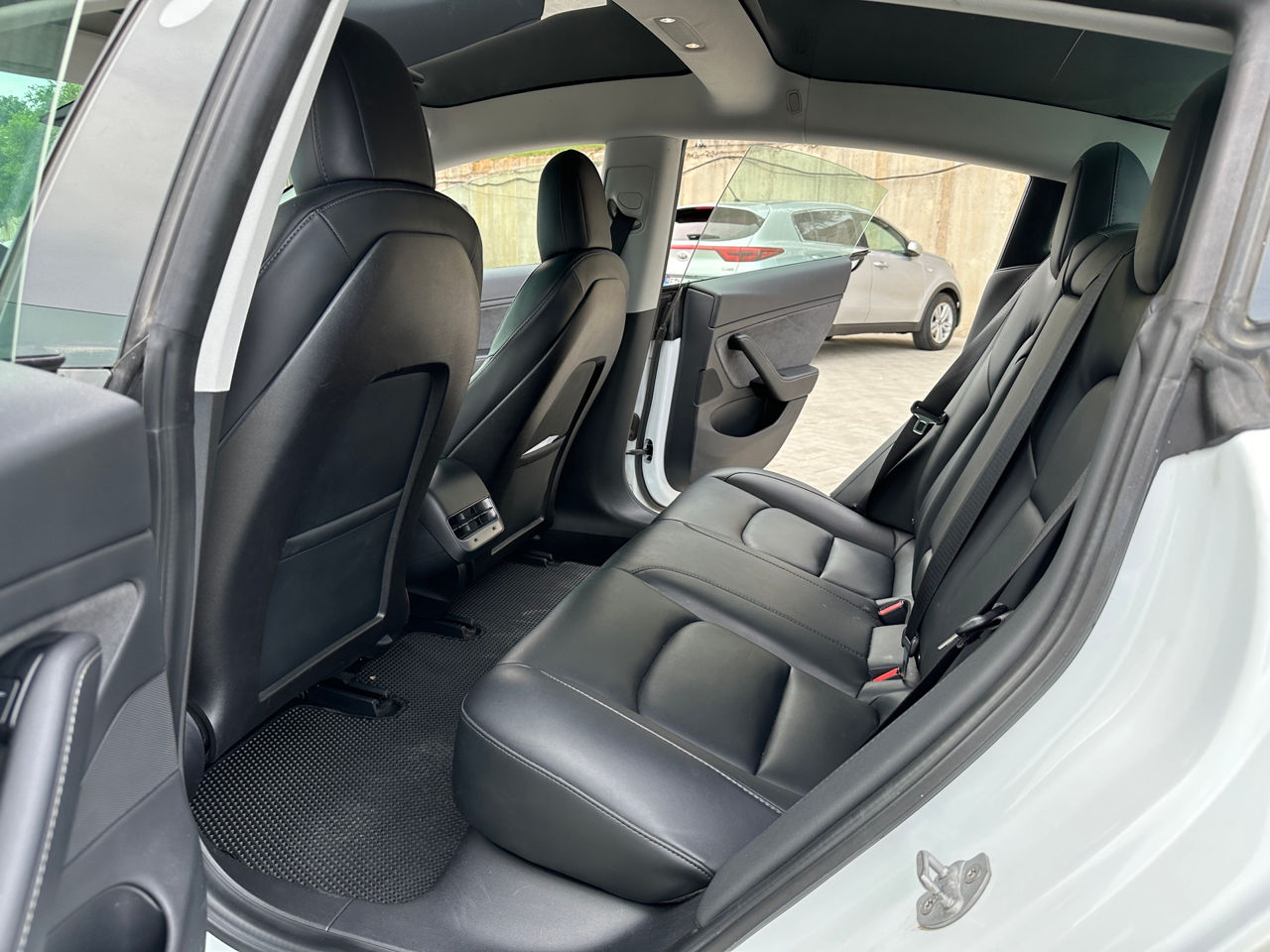 Tesla Model 3 foto 7
