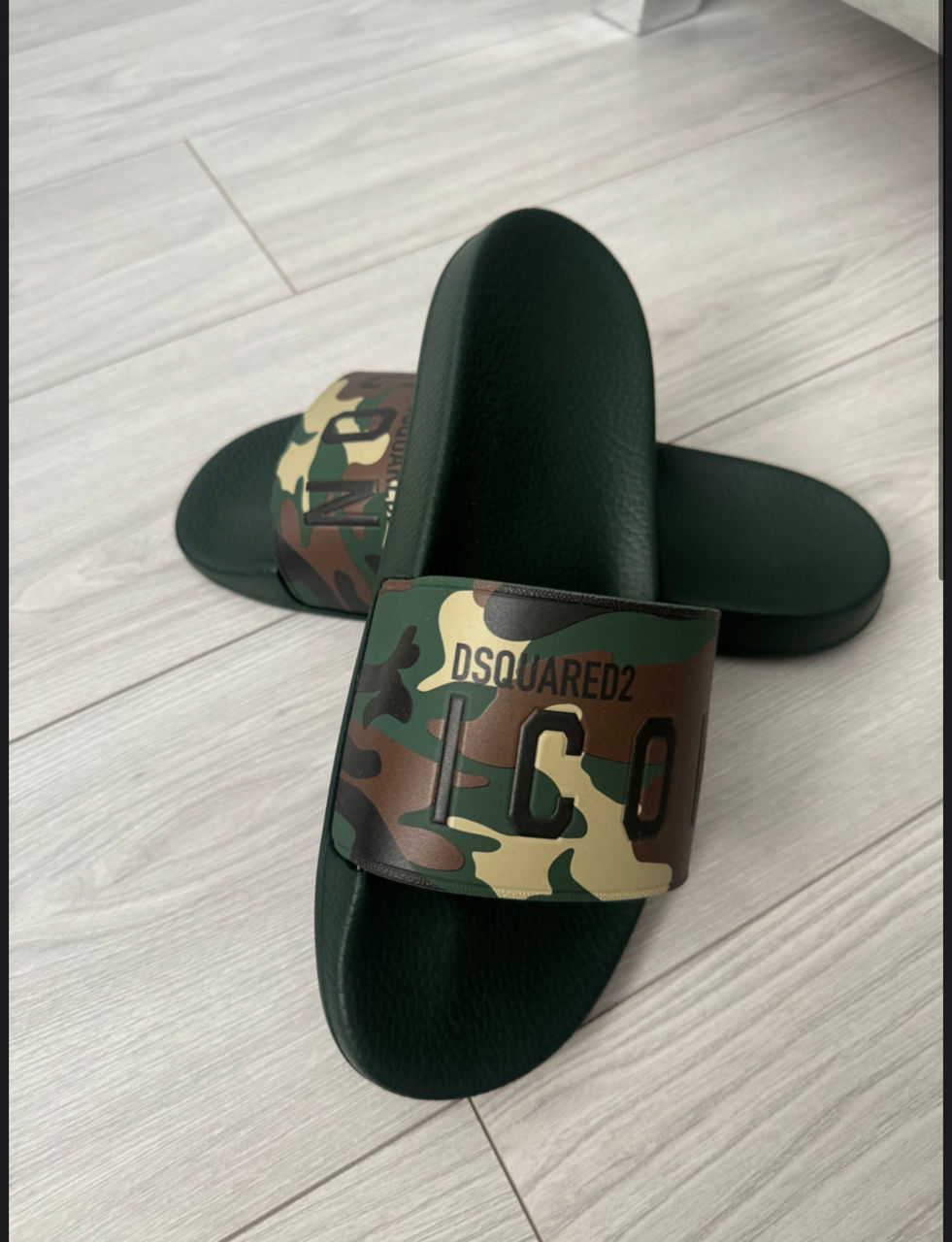 Vind Slapi Dsquared2 Noi , Originali , Marimea 44 foto 1