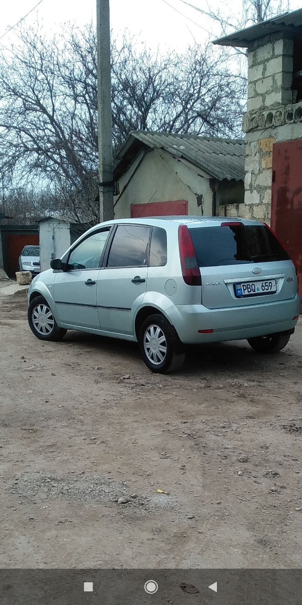 Ford Fiesta foto 1