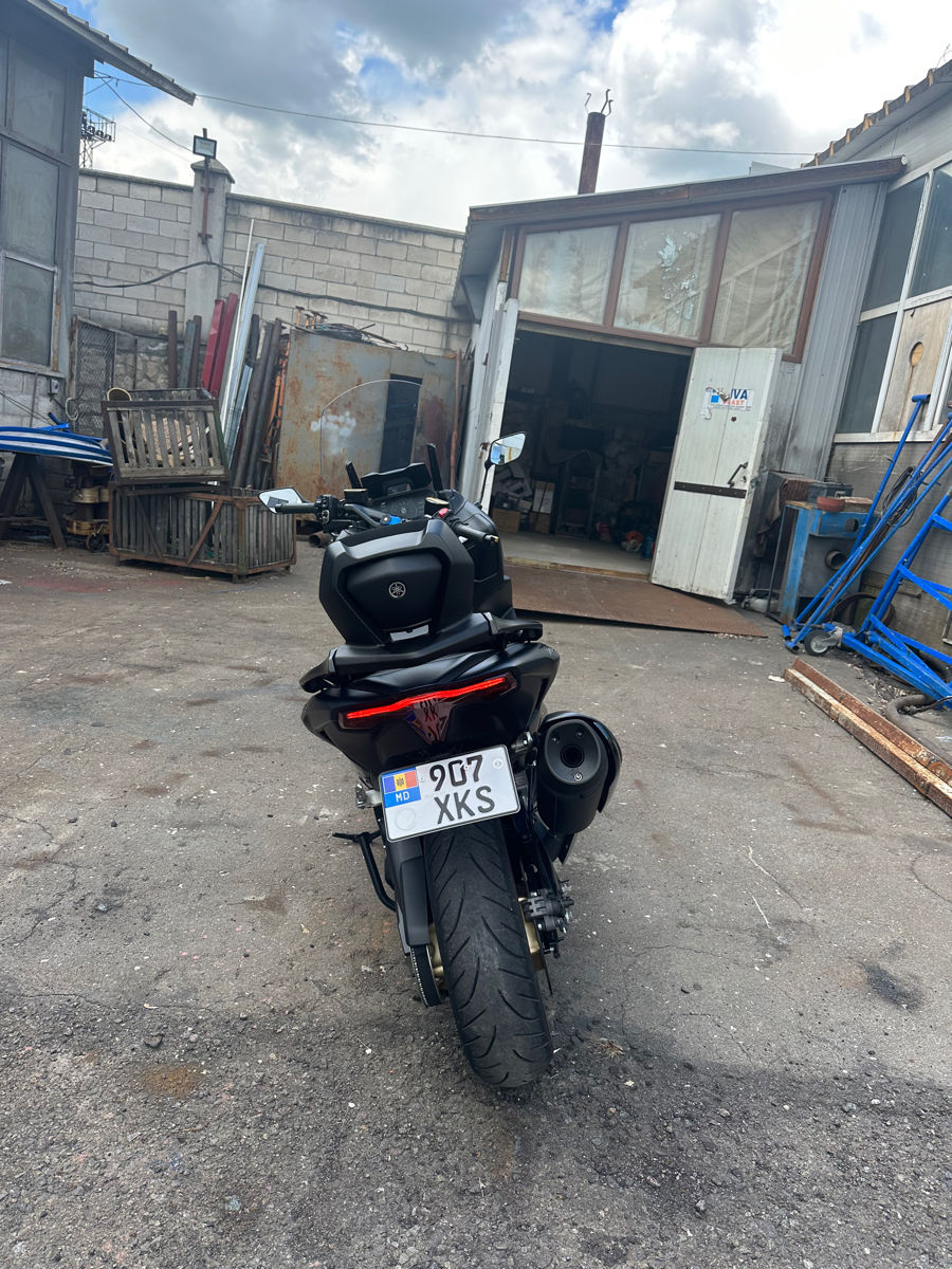 Yamaha Tmax 560 Tech Max 
Quad lock 
BCD
Top case 35L in culoare original 
Tara de origine Germania , MUNICH  foto 4