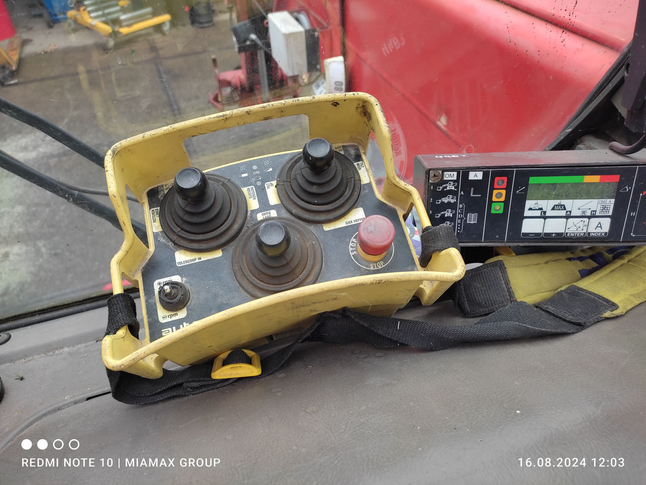 Телескопический погрузчик с поворотной башней Manitou MRT 2145, 2001 foto 10