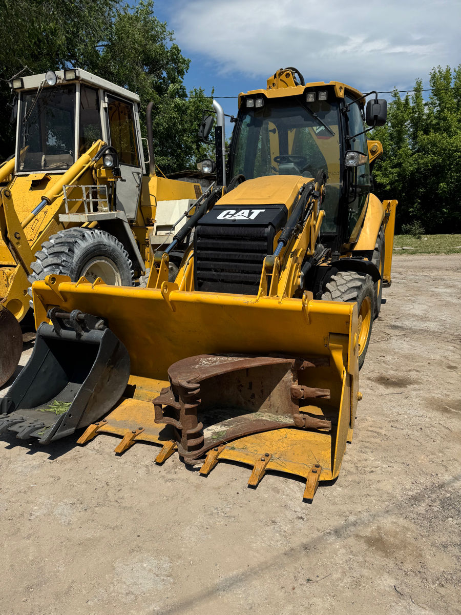 Buldoexcavator cat 428f