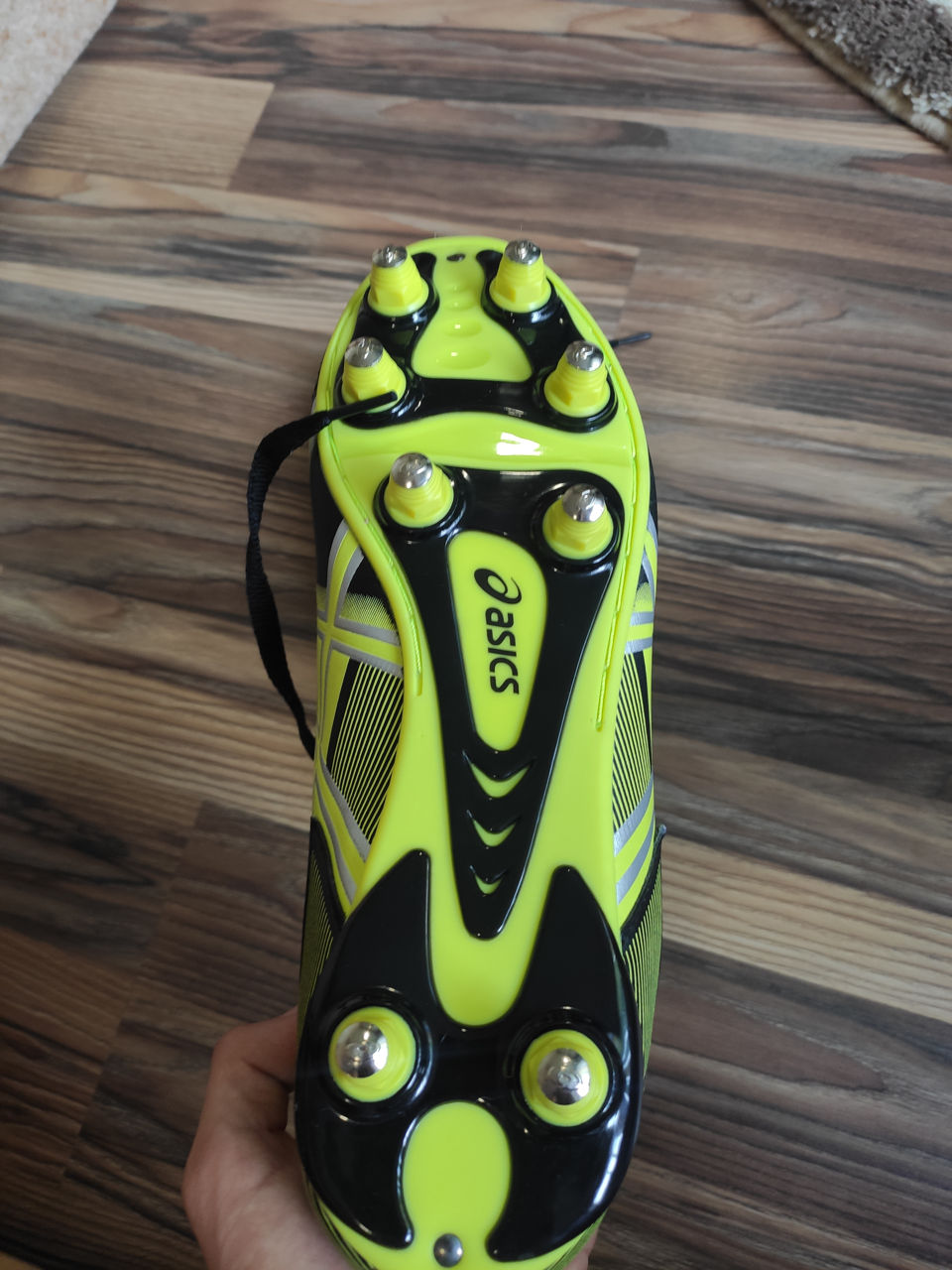 Продам бутсы Asics