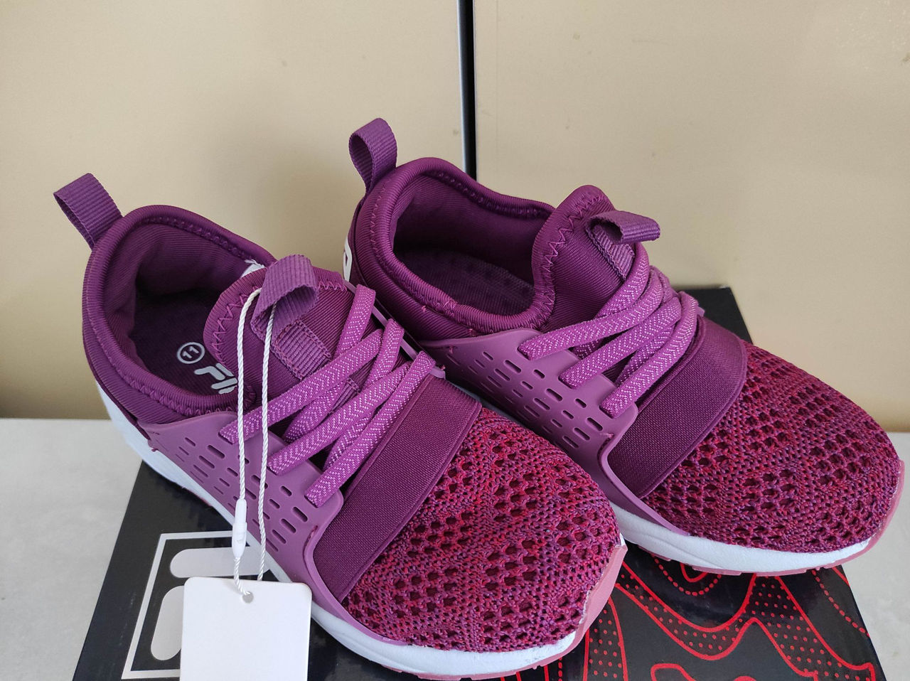 Легкие фирменные кроссовки 30р Fila